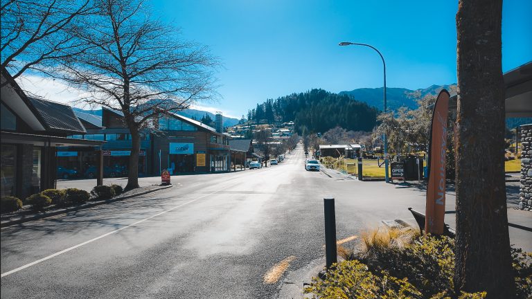 A photo facing north, looking up Hanmer Springs main street in New Zealand