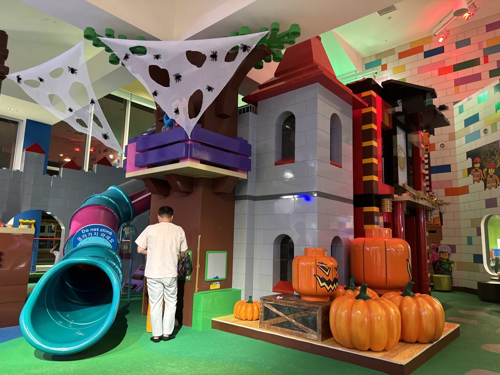 Pirate themed playground, Leogland Korea Hotel